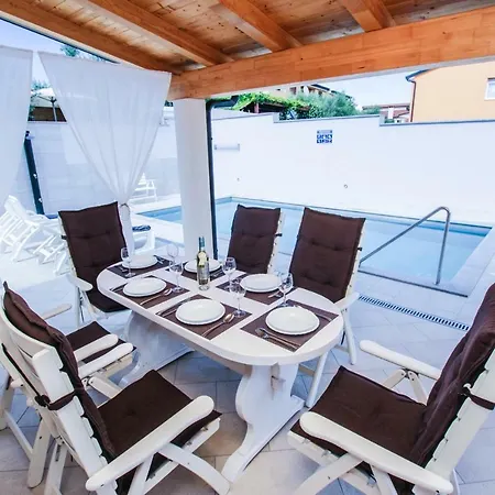 Silver Novigrad With Private Pool Villa *