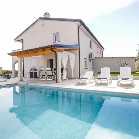 Villa Silver Novigrad With Private Pool