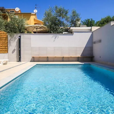 Silver Novigrad With Private Pool *