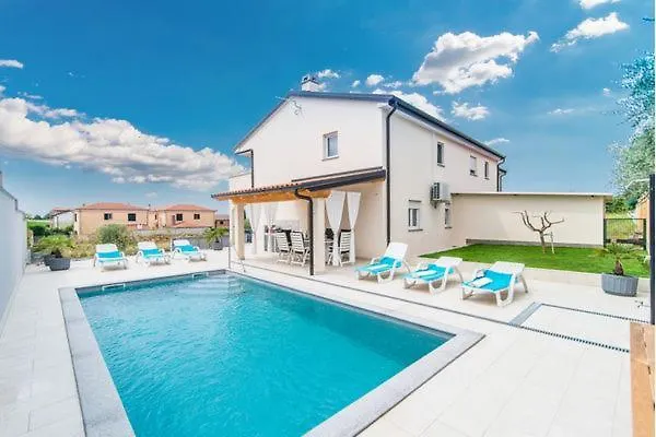 Silver Novigrad With Private Pool Βίλα