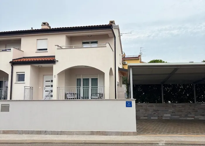 Silver Novigrad With Private Pool Βίλα
