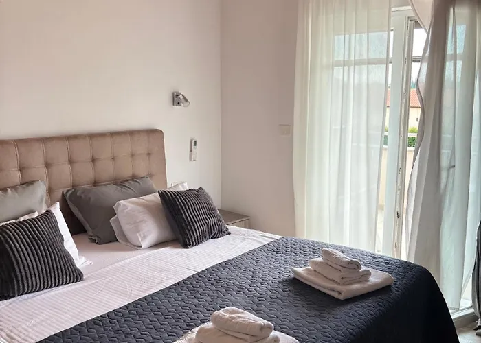 Silver Novigrad With Private Pool Βίλα *