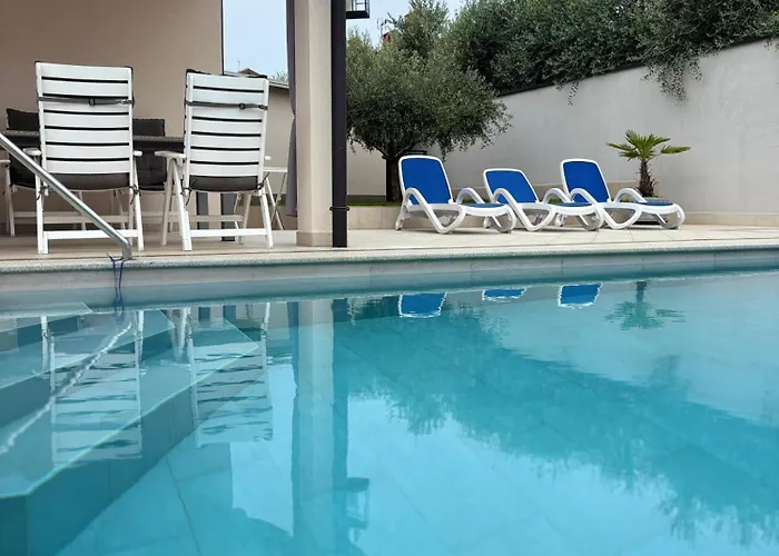 Βίλα Silver Novigrad With Private Pool *