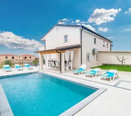 Silver Novigrad With Private Pool Villa