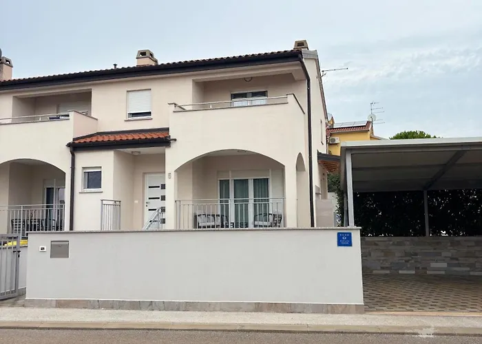 Silver Novigrad With Private Pool